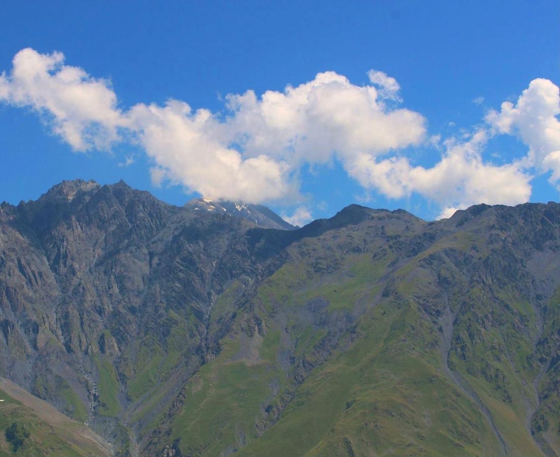 Hotel Axien Kazbegi Exterior photo